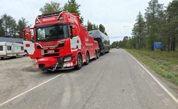 Raskaan kaluston hinausauto